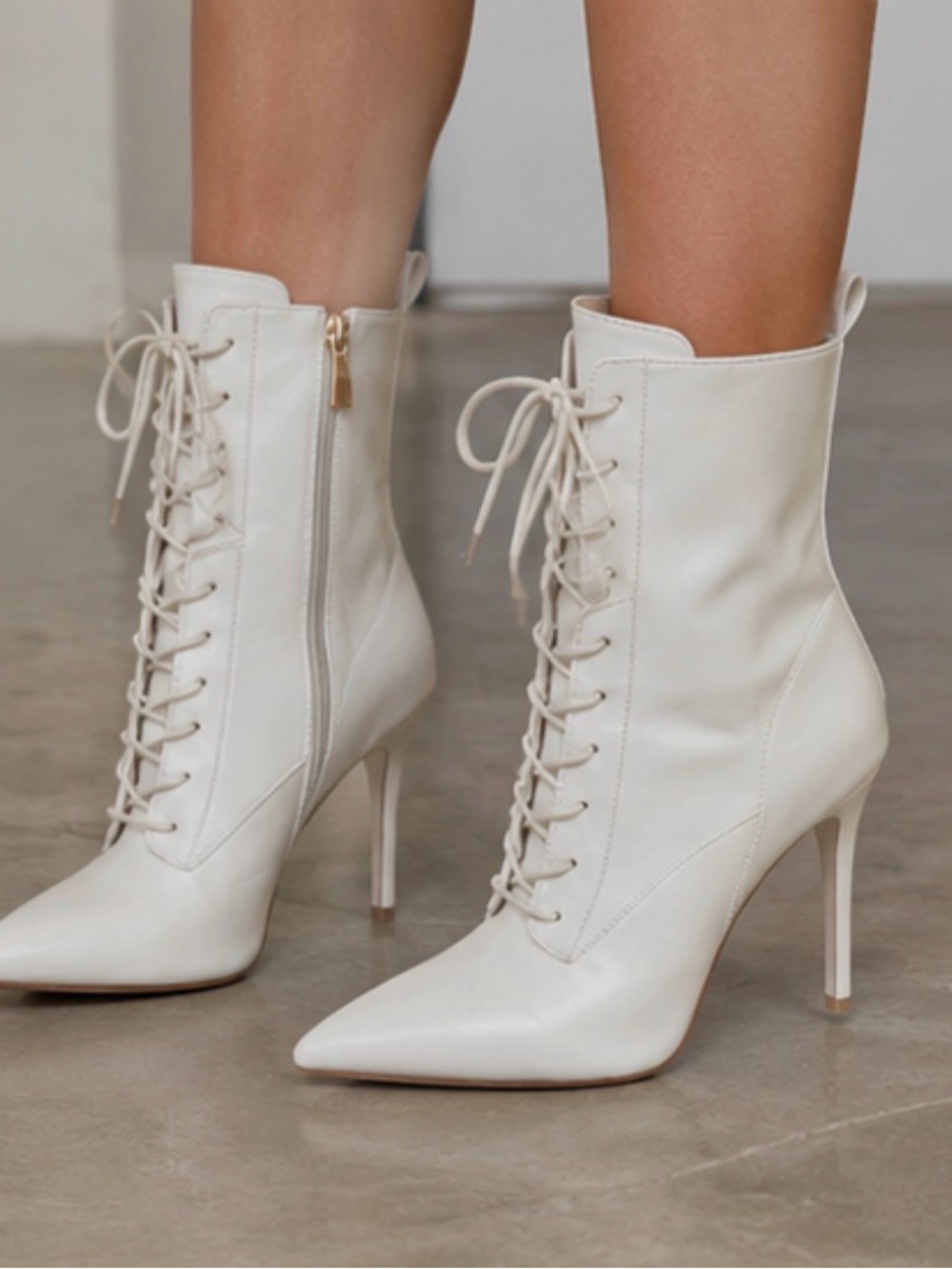 Azalea wang Astoria synthetic white lace up stiletto ankle boots SZ10 .